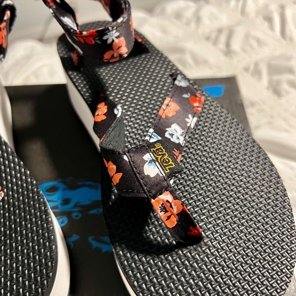 New Teva Black Floral Platform Sandals - Picture 8 of 8